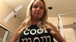 milf_mie onlyfans hot chick twirls big booty