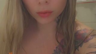 maggiefromthebloc onlyfans cute little woman pulling nipples