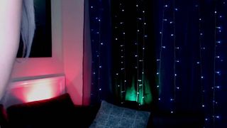 annamolli ManyVids matchless chick spins elastic booty