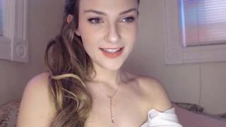 zeta_bb ManyVids gorgeous mare seduces with big tits