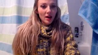 zeta_bb ManyVids put two fingers into her anus