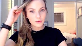 zeta_bb ManyVids gorgeous chick jerks off her pussy with phallus