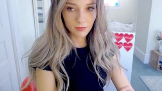 zeta_bb ManyVids luxurious female massaging nipples