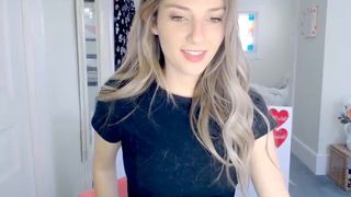 zeta_bb ManyVids luxurious female massaging nipples