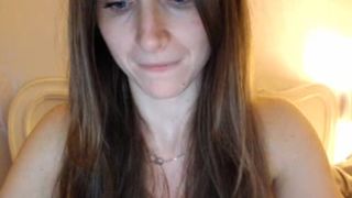 sarah_louise ManyVids adorable beauty fucks cunt with fingers