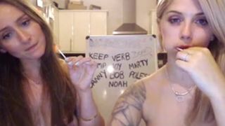 sarah_louise ManyVids cute lady jerking off her cunt