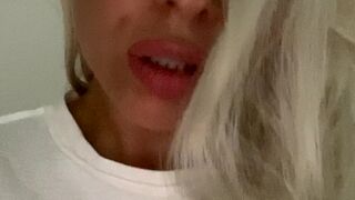 vanityp onlyfans busty lady masturbates shaved pussy