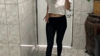 bellarollandx onlyfans masturbating and playing with her pussy