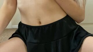 amber00 onlyfans fucking herself