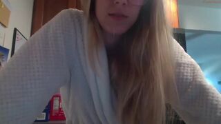 spicypurrito4u black-haired babe jerks off her cunt