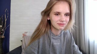 small_lollipop whore babe masturbates pussy