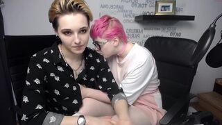 bunnyelise cute young lady puts on big tits