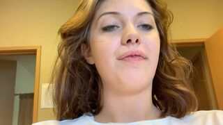 leahwintersxoxo onlyfans the charming doll fun dancing in front of the camera