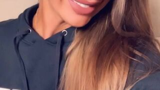 tiffanybrookes onlyfans crazy chick demonstrates sexy body