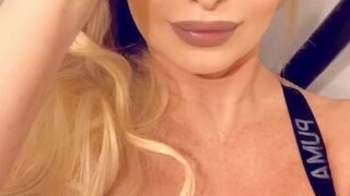 taylorwane69 onlyfans gorgeous lady seduces tight booty