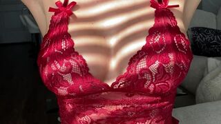 rachthepineapple onlyfans beautiful lady effectively caresses her anus with her fingers.