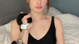 queen_soft400 onlyfans busty chick jerks off her phallus