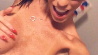 officialdavafoxx onlyfans hot bitch sucks dildos