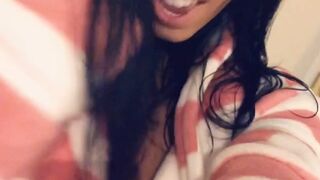 officialdavafoxx onlyfans big tit babe bares sexy body