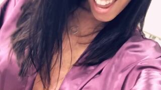 officialdavafoxx onlyfans busty chick sucks dildo