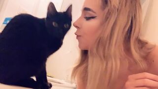 envyanne onlyfans naked beauty in the kitchen