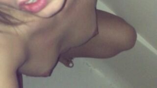 daphnedare onlyfans a bitch eating a banana