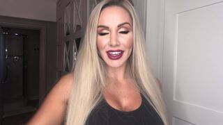 danniiharwood onlyfans hot bitch posing in lingerie