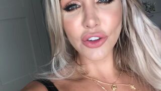 danniiharwood onlyfans gorgeous female masturbates vagina