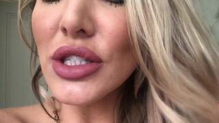 danniiharwood onlyfans babe in stockings fucks ass