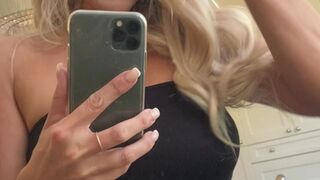 danniiharwood onlyfans hot babe fucks shaved holes