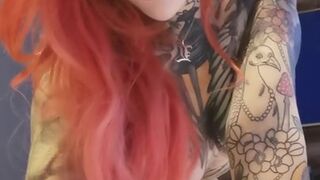 Peachhes onlyfans wonderful mother pulls the cap with her fingers