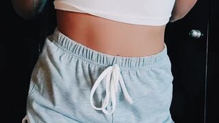 skylar_fields onlyfans hot lady passionately pulls pussy