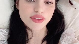 xofreja onlyfans babe fucks both holes