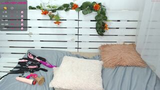 jade_lennon handjob and play with sex toys