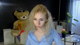 cute_blonde77 shy kittens jerking shaved cunt