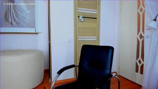 amazing_roxana wicked girl fingers her shaved holes