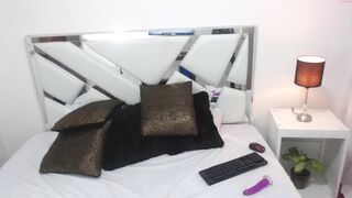 vaalery_cruz lustful bitch shows tits