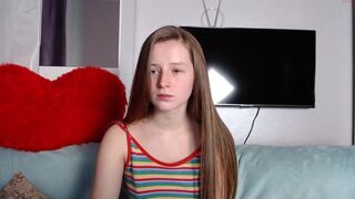 toxl mature bitch spreads her sexy legs
