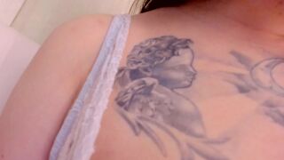 aminaswan_ hot slut fingering himself