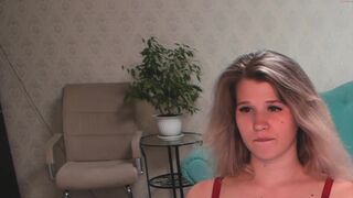 sweet_ adorable  cam girl  pulls clit