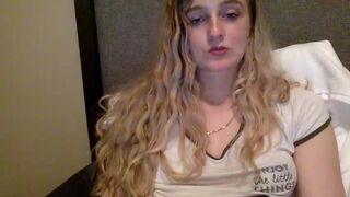 peachezzs mature fat lady jerking off her cunt