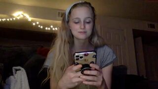 peachezzs lustful bitch gently masturbates cunt