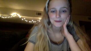 peachezzs gorgeous confused fingering both holes