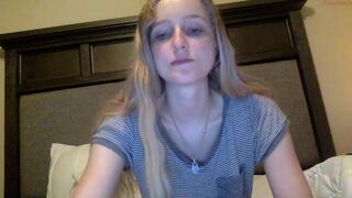 peachezzs slutty bitch having fun with a rubber dick