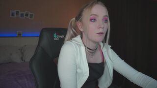 jane_dylan puts his fingers in the ass