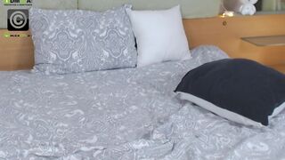 zlata_fox sexy mare fingering ass