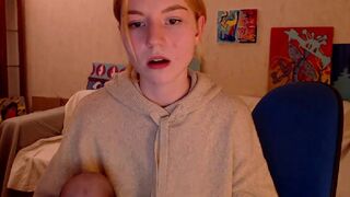 alicebreeze mature bitch fucks both slots hard