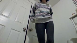 calliopekitty petite babe gently masturbates cunt