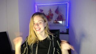 blonde_andcute thick slut fucking sex machine