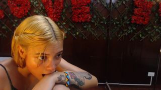 lucia4you19 babe undressed and started jerking off